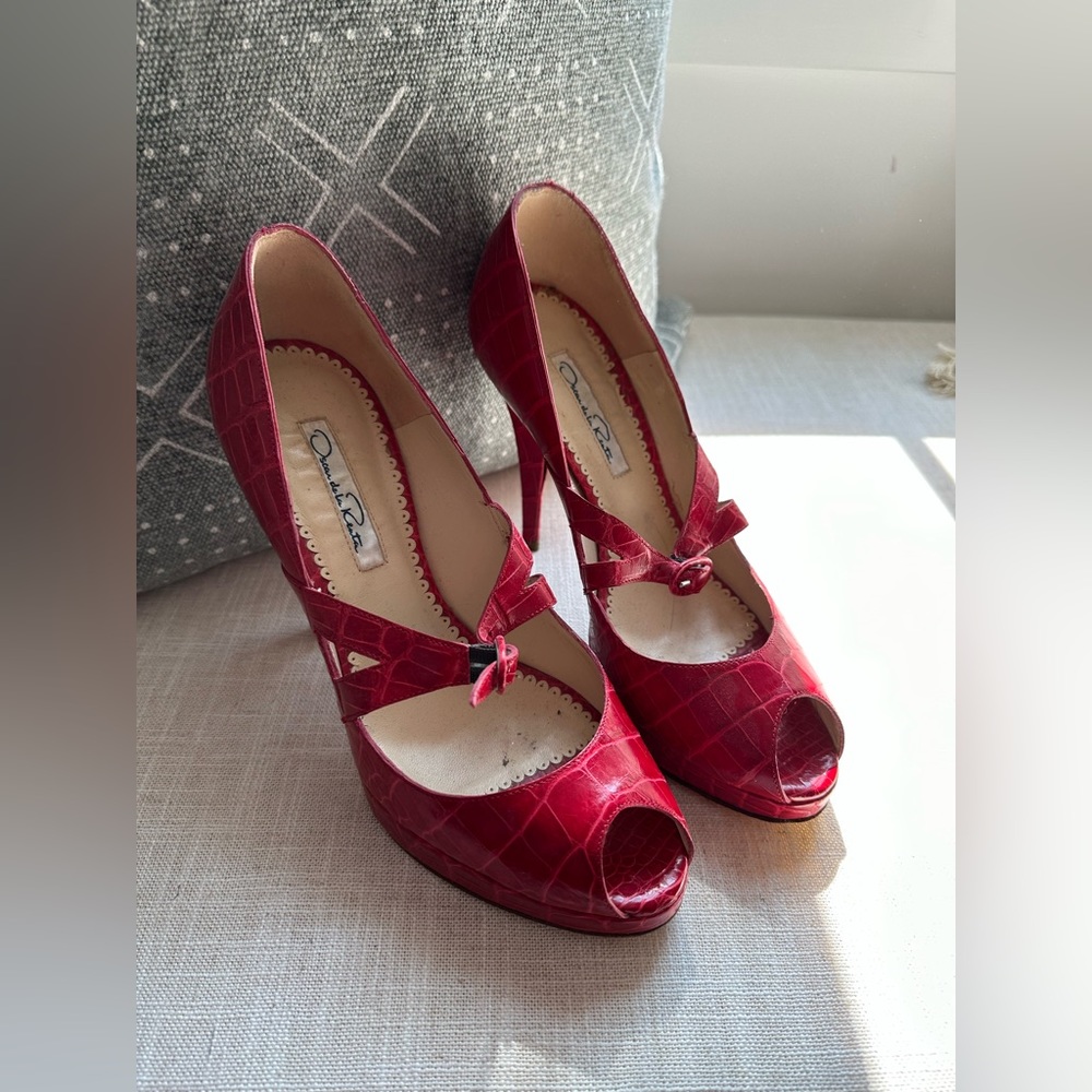 Oscar de la Renta Peep-toe Croc Heels